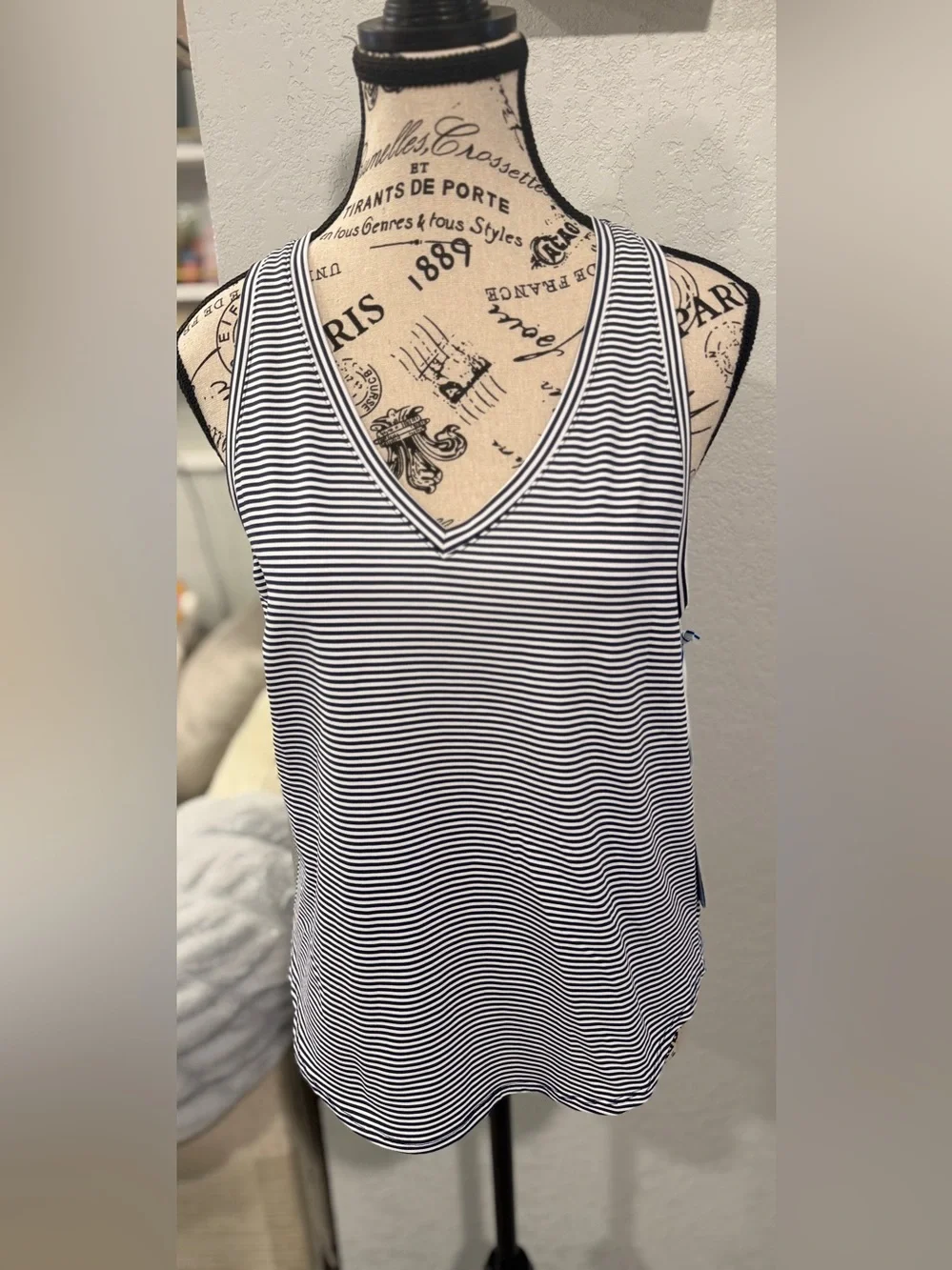 Southern Tide Cherise T-Back Performance Tank Top NWT Size Small Navy White - Picture 4 of 11